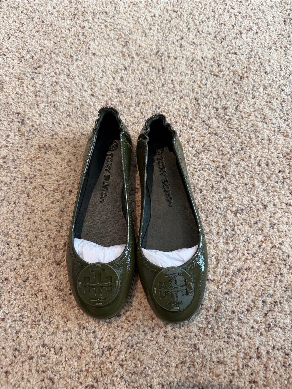 Tory Burch Olive Green Patent Leather Logo Ballet Flats - Picture 2 of 4